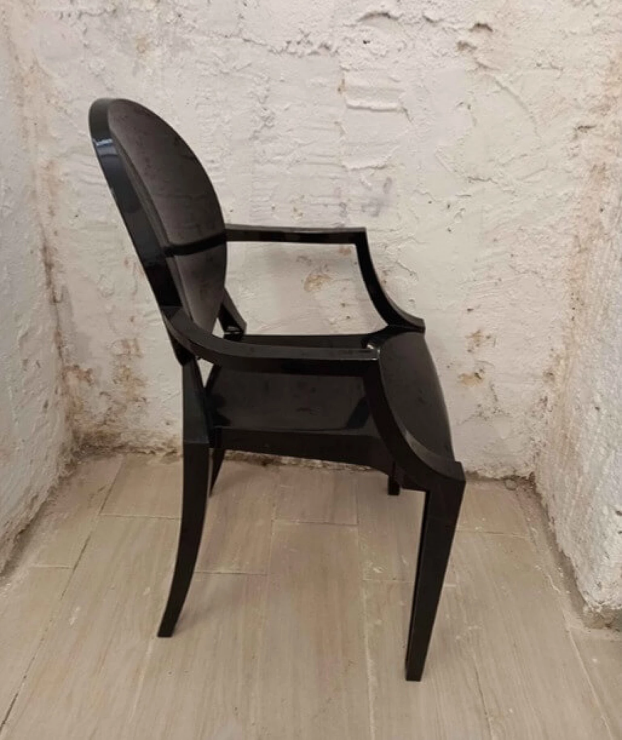 Poltroncina Louis Ghost di Philippe Starck per Kartell 3