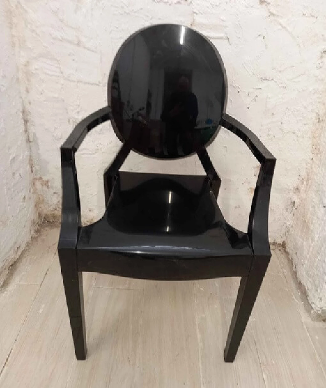 Poltroncina Louis Ghost di Philippe Starck per Kartell 4