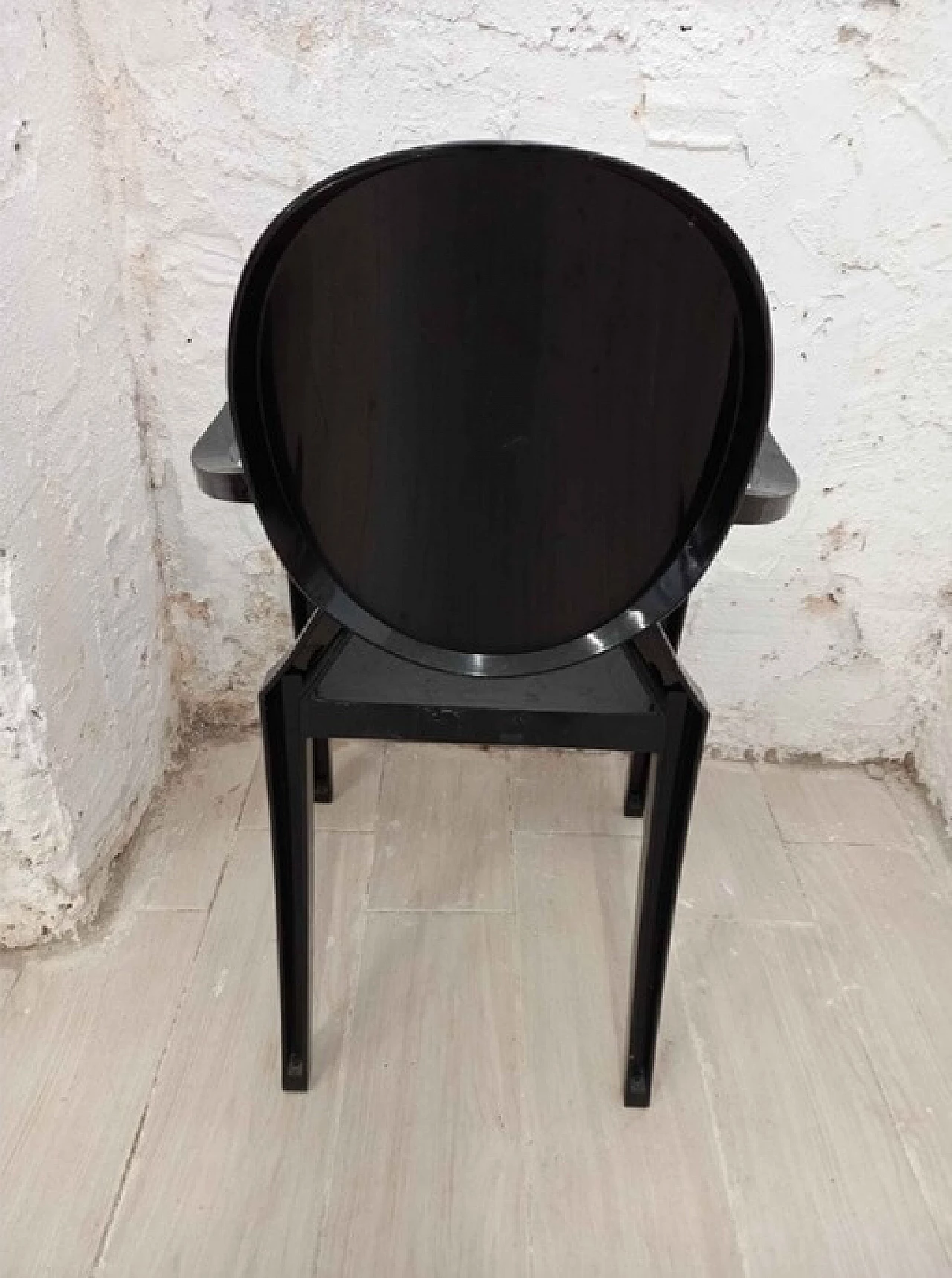 Poltroncina Louis Ghost di Philippe Starck per Kartell 5