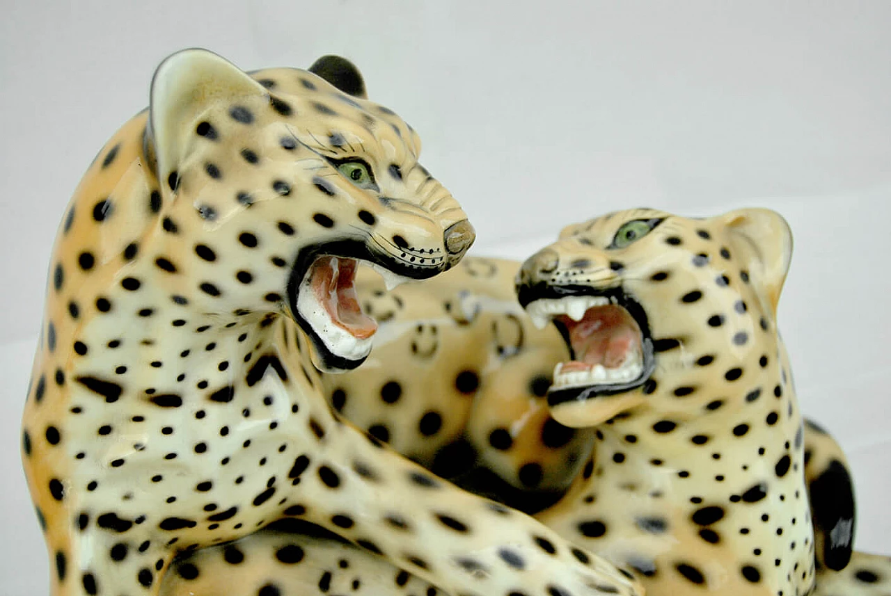 Coppia di sculture di leopardi in ceramica smaltata, anni '70 4