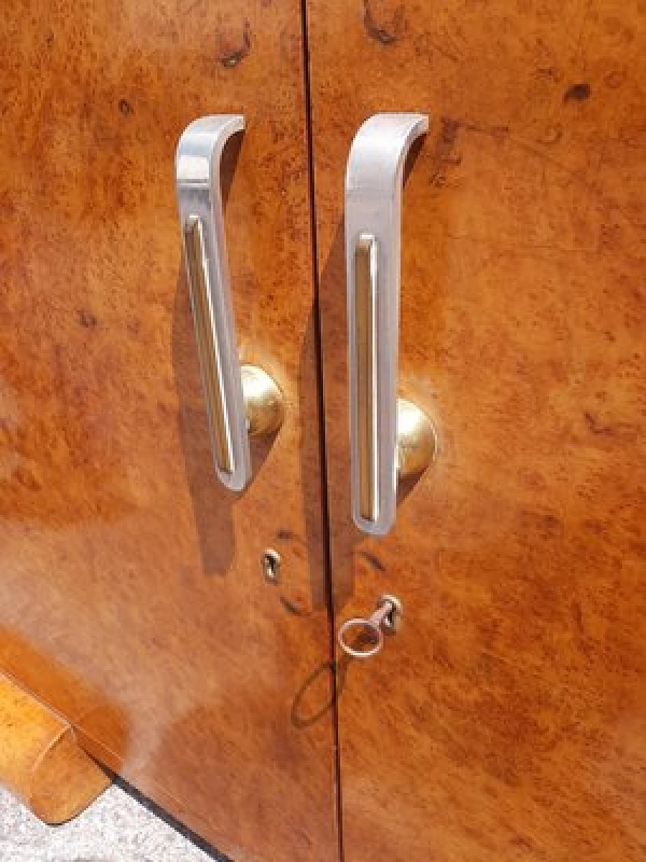 Cassettiera in radice di tuia con maniglie cromate e in ottone, anni '30 5