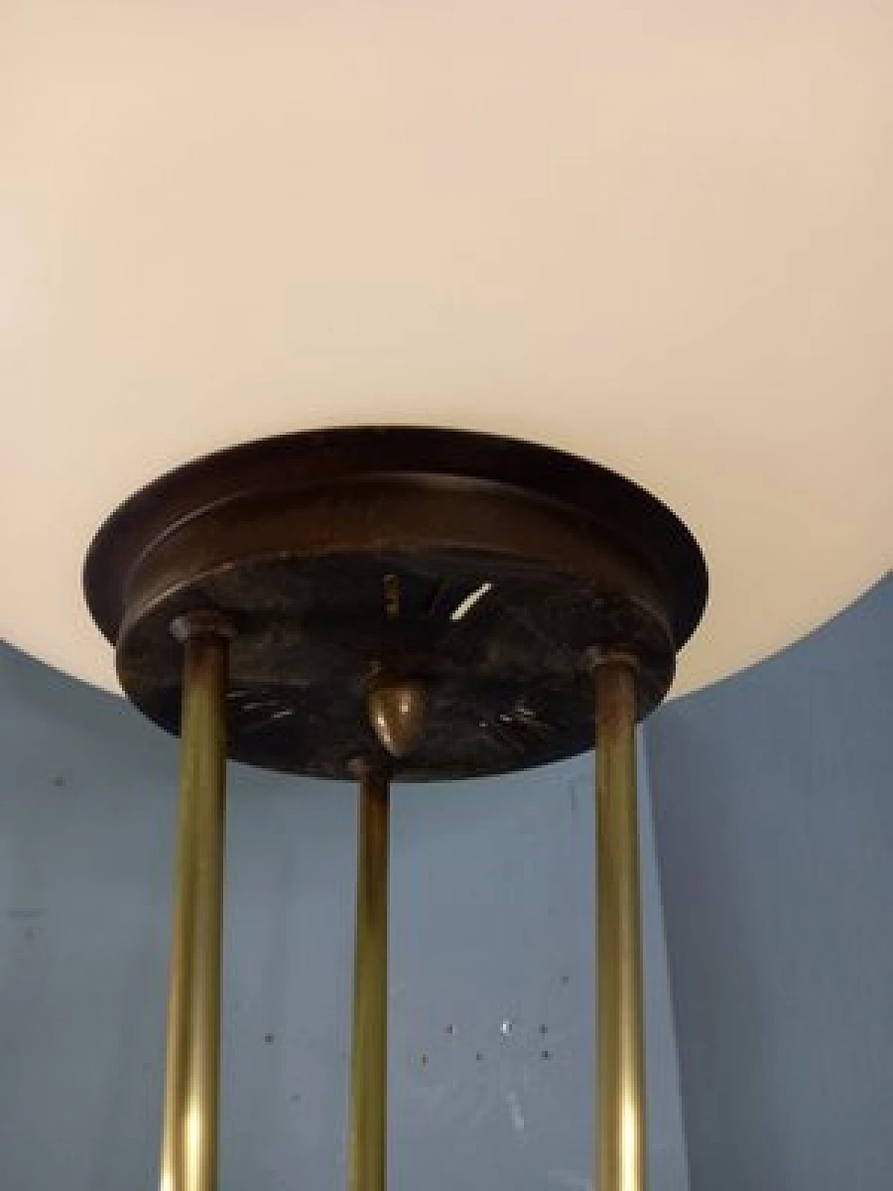 Lampada in ottone e vetro opalino con base in marmo di Stilnovo, anni '50 5