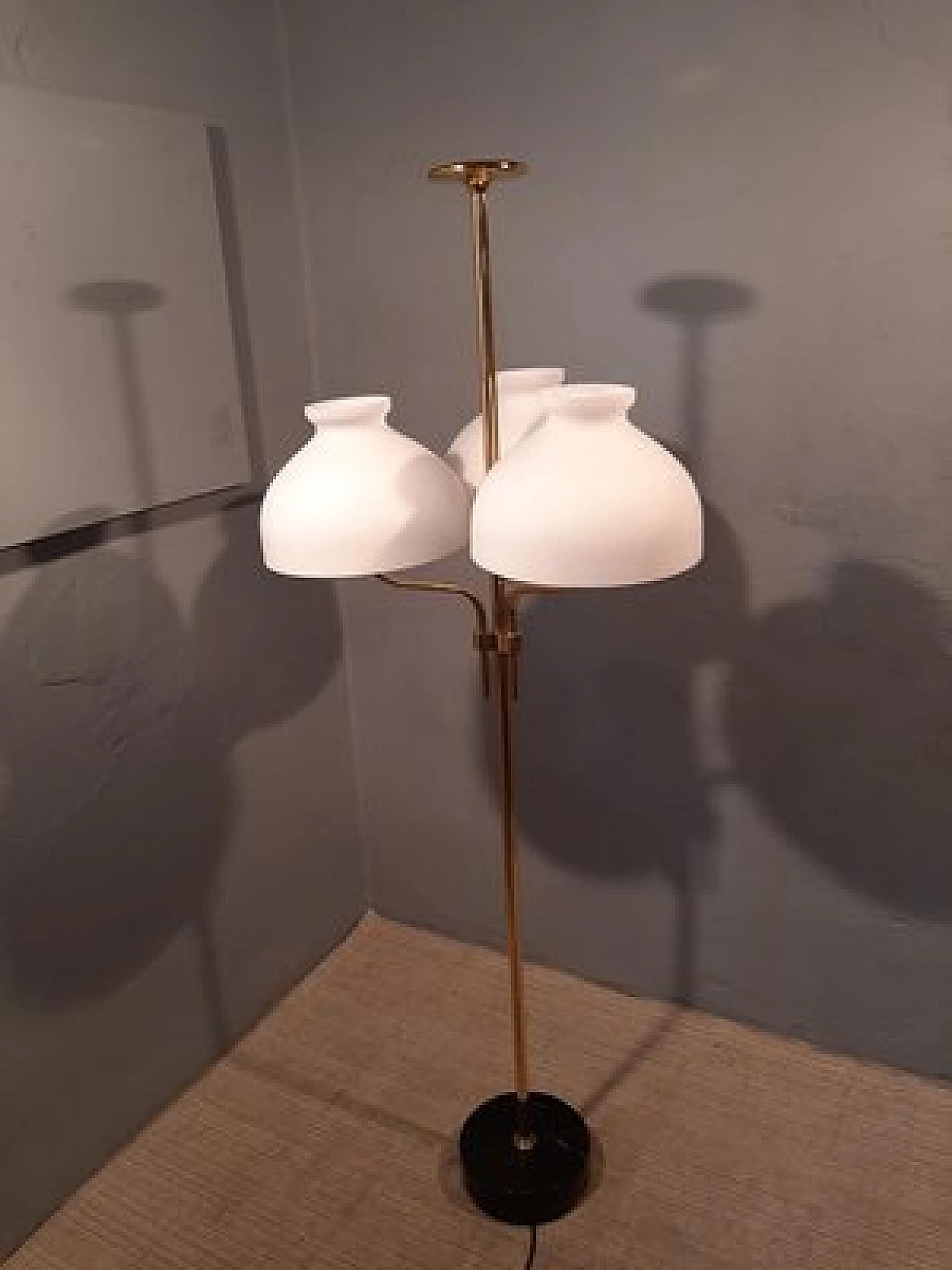 Lampada LTA3B in ottone e vetro opalino di Ignazio Gardella per Azucena 1