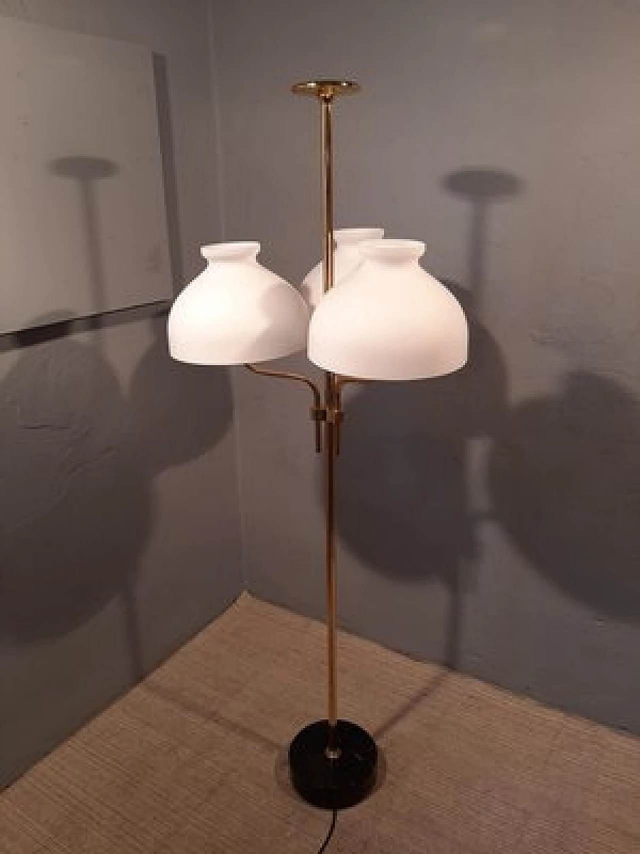 Lampada LTA3B in ottone e vetro opalino di Ignazio Gardella per Azucena 2