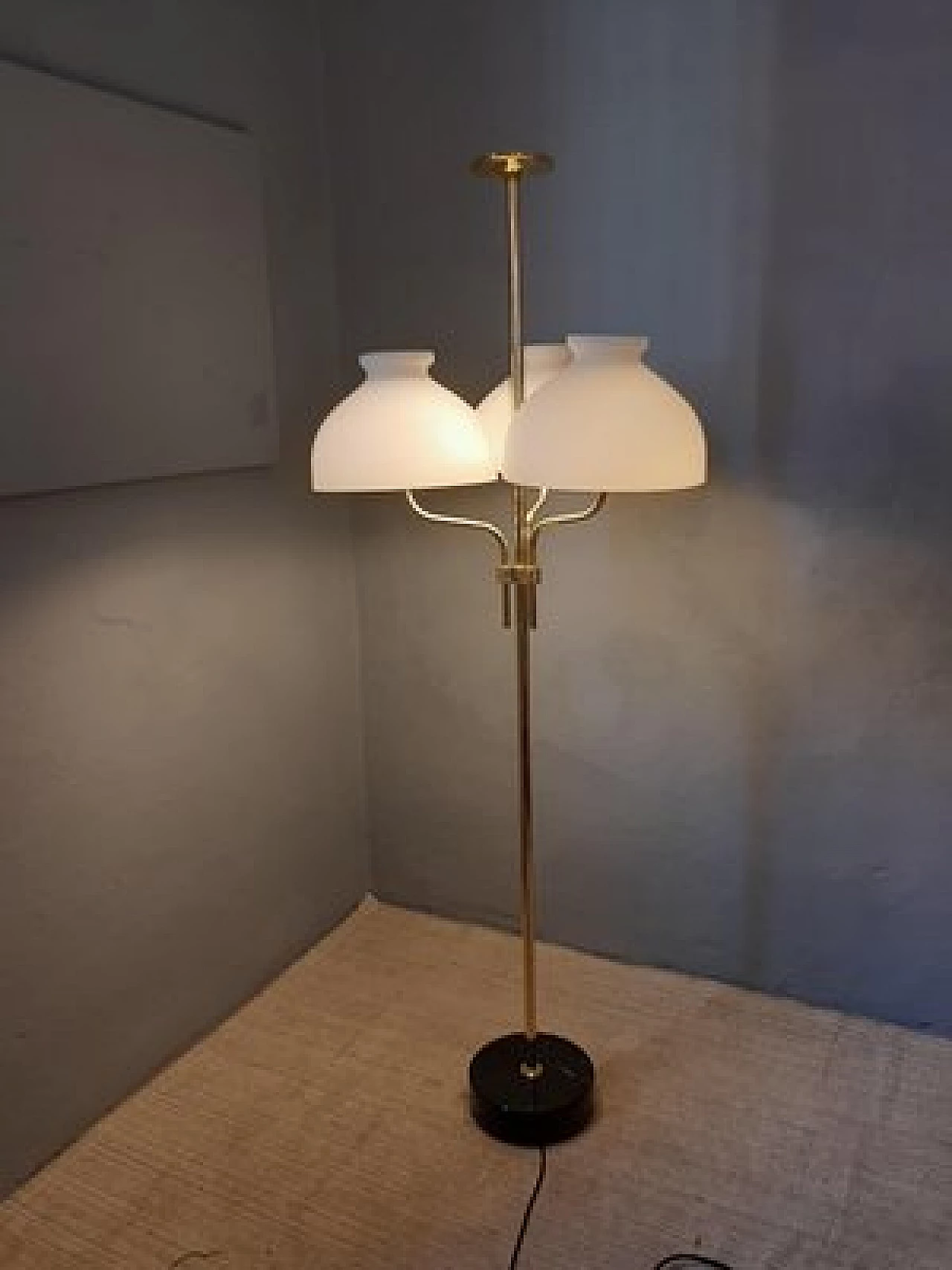 Lampada LTA3B in ottone e vetro opalino di Ignazio Gardella per Azucena 3