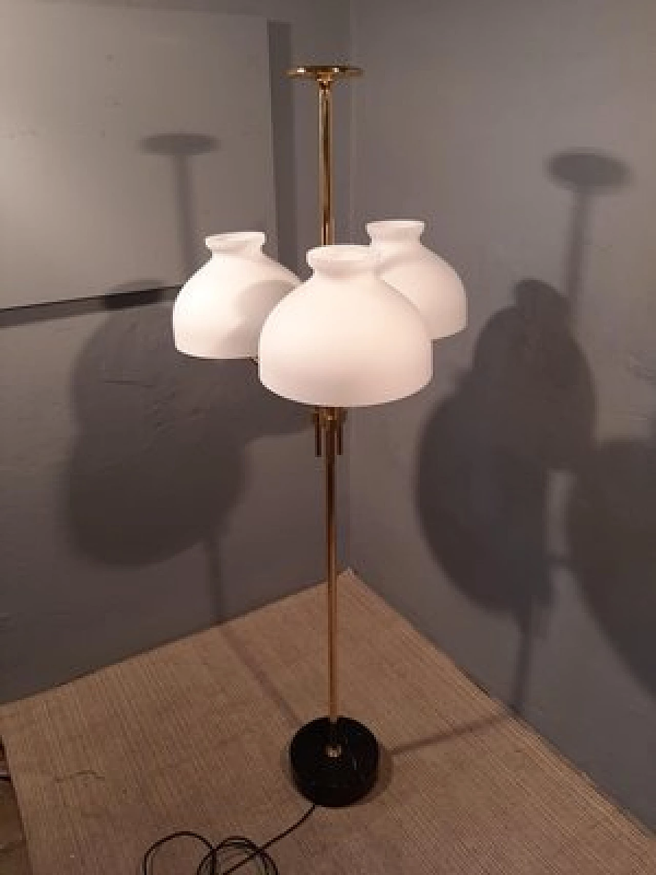 Lampada LTA3B in ottone e vetro opalino di Ignazio Gardella per Azucena 4