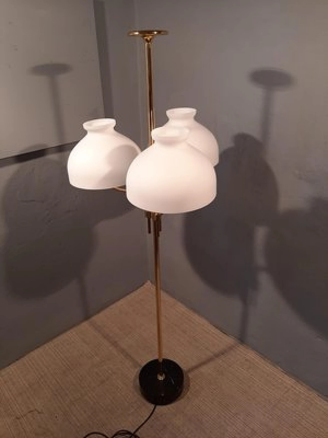 Lampada LTA3B in ottone e vetro opalino di Ignazio Gardella per Azucena 5
