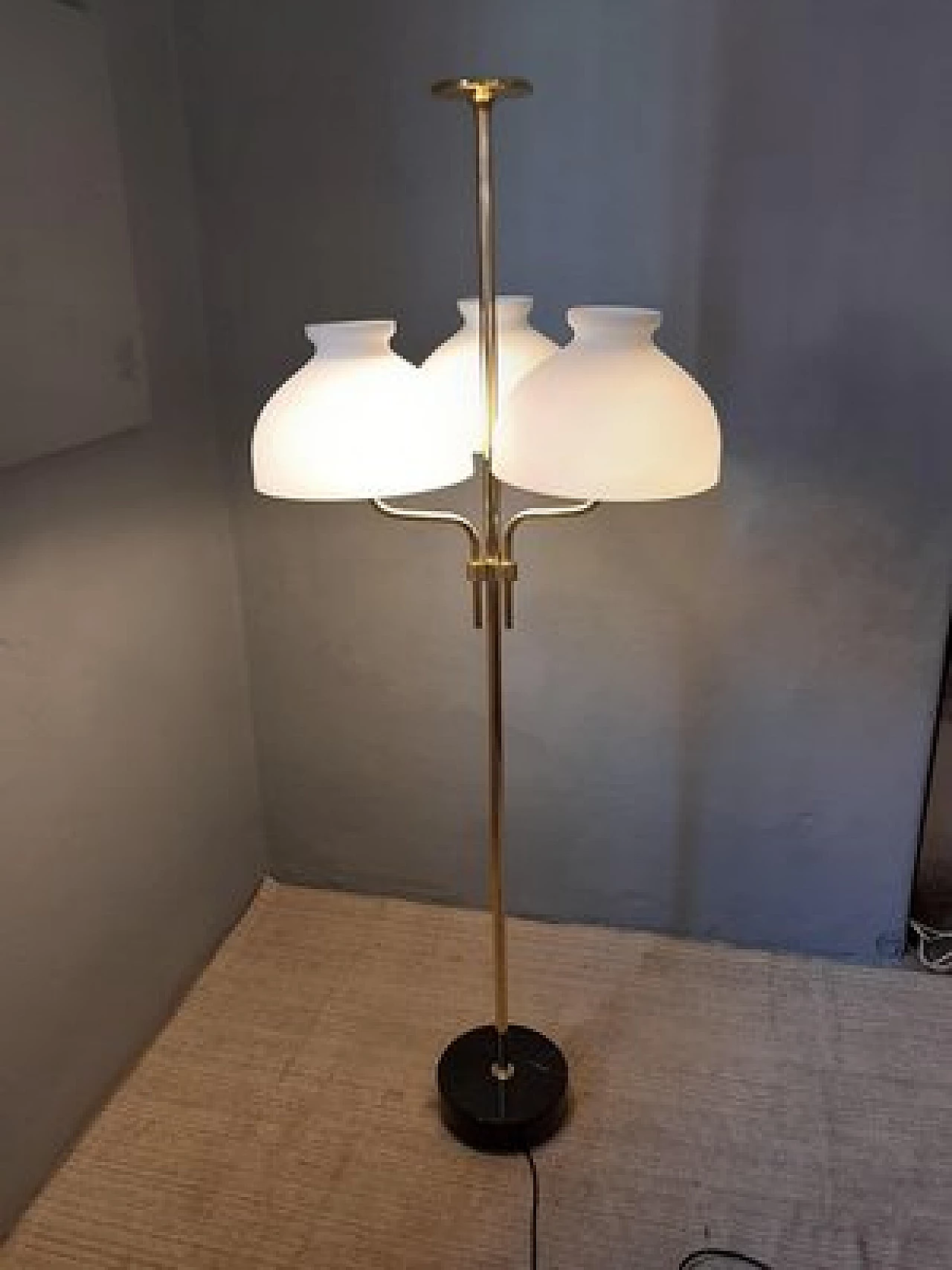 Lampada LTA3B in ottone e vetro opalino di Ignazio Gardella per Azucena 6