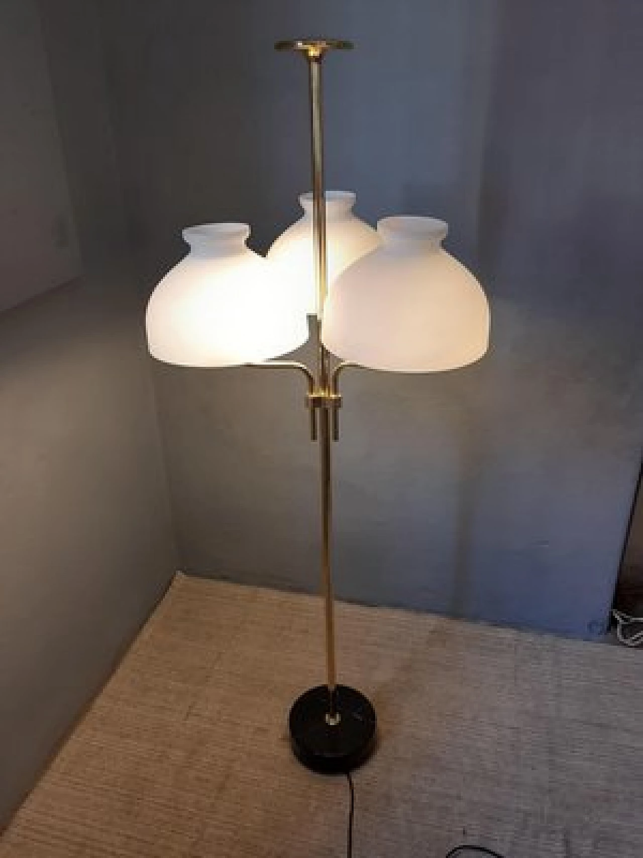 Lampada LTA3B in ottone e vetro opalino di Ignazio Gardella per Azucena 7
