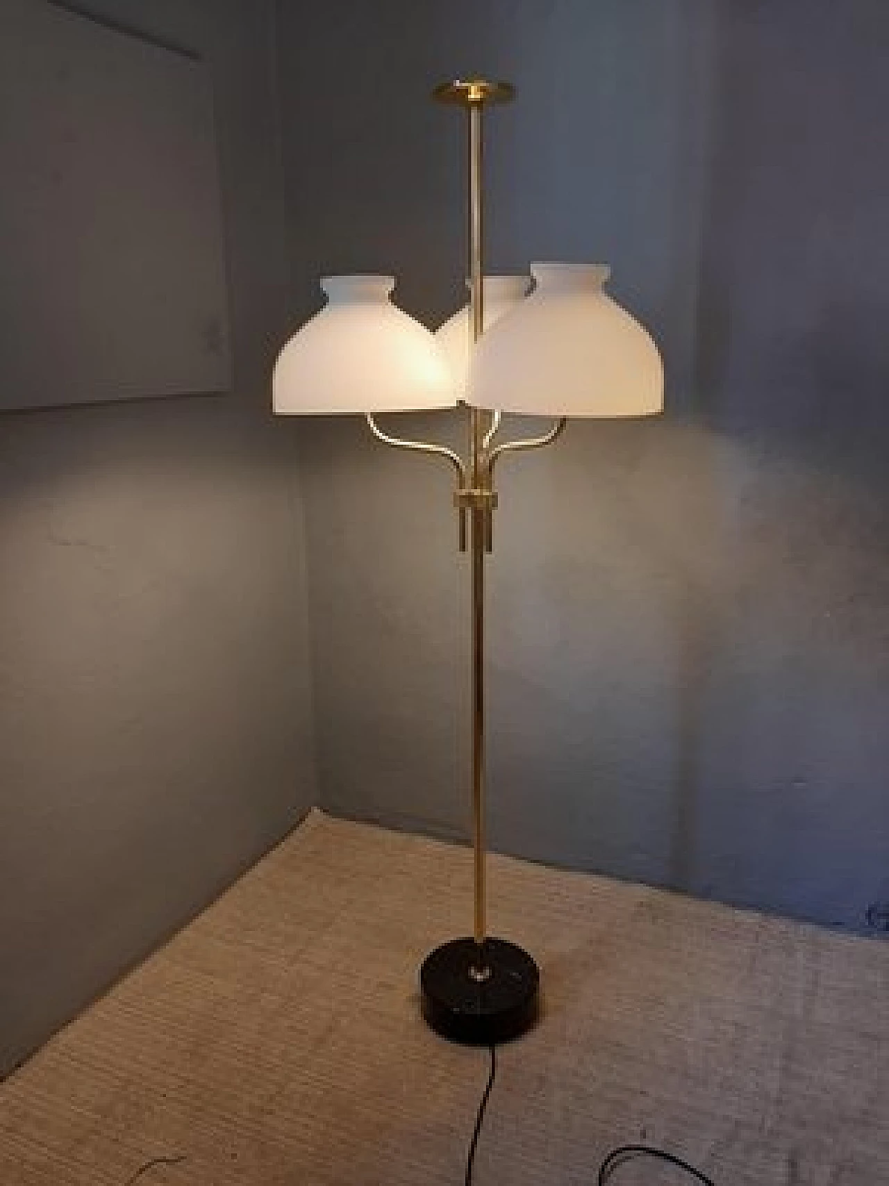 Lampada LTA3B in ottone e vetro opalino di Ignazio Gardella per Azucena 9