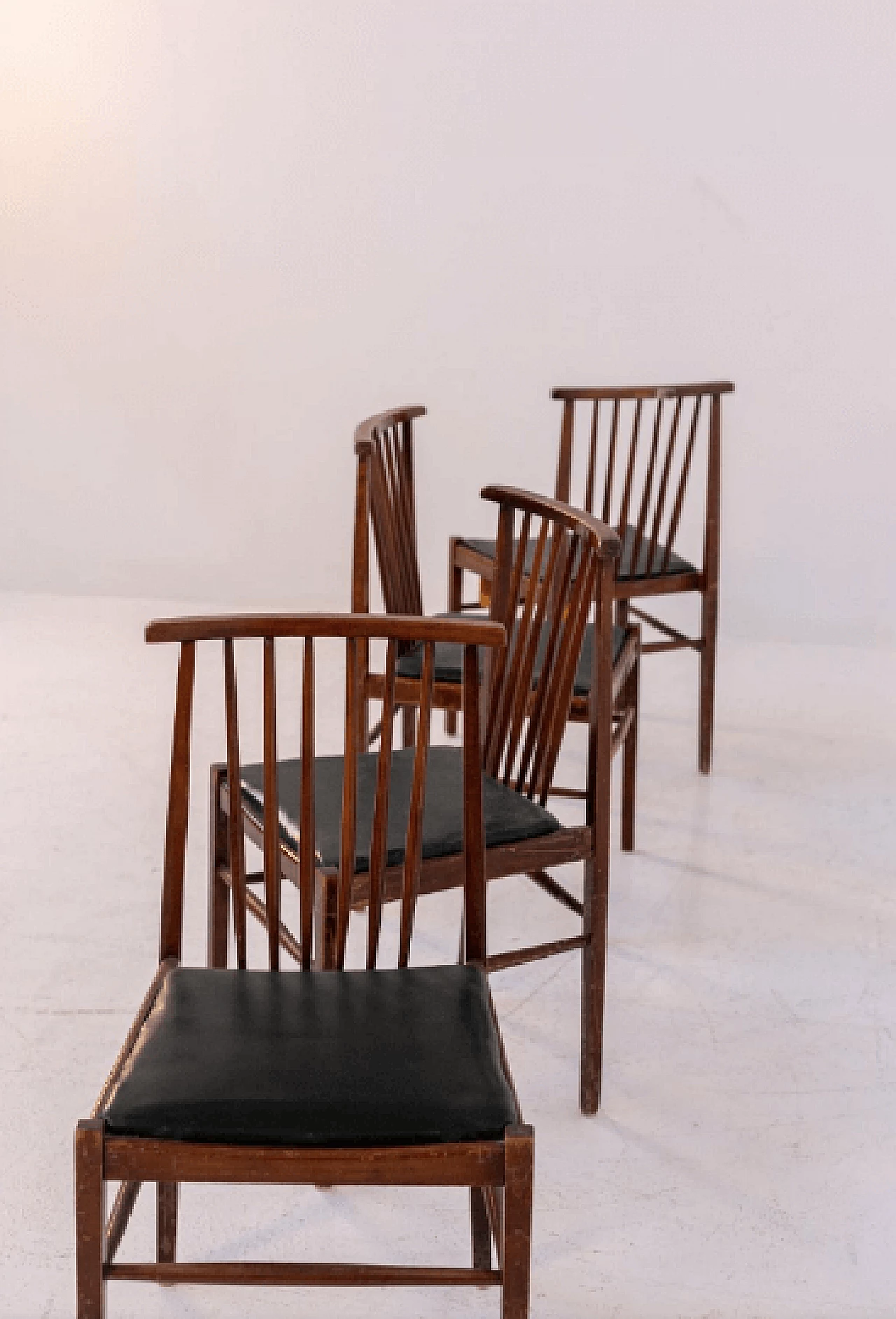 4 Sedie in stile americano in pelle e legno, anni '50 6