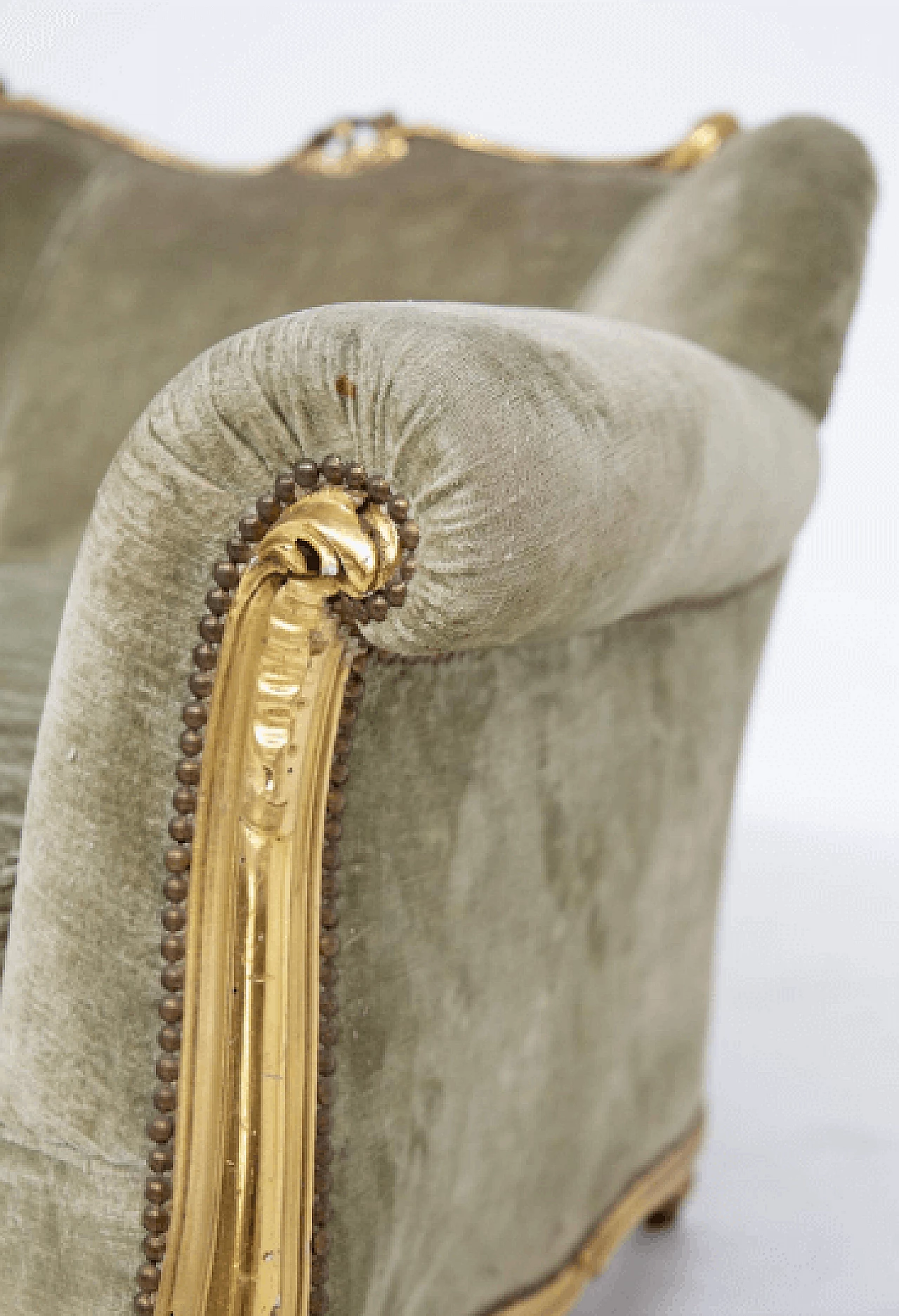 Louis XVI style sofa in gilt wood and green velvet, early 1900s 10