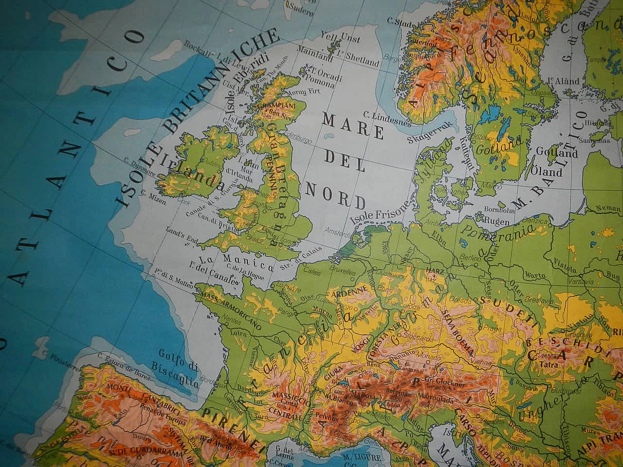 Cartina dell'Europa fisica di Vallardi Industrie Grafiche, anni '90 4