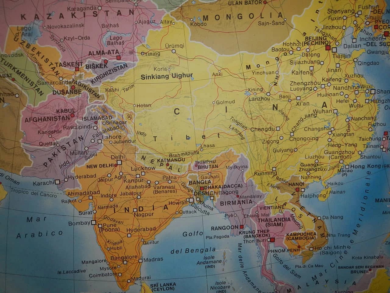 Cartina Asia di Vallardi Industrie Grafiche, anni '90 8
