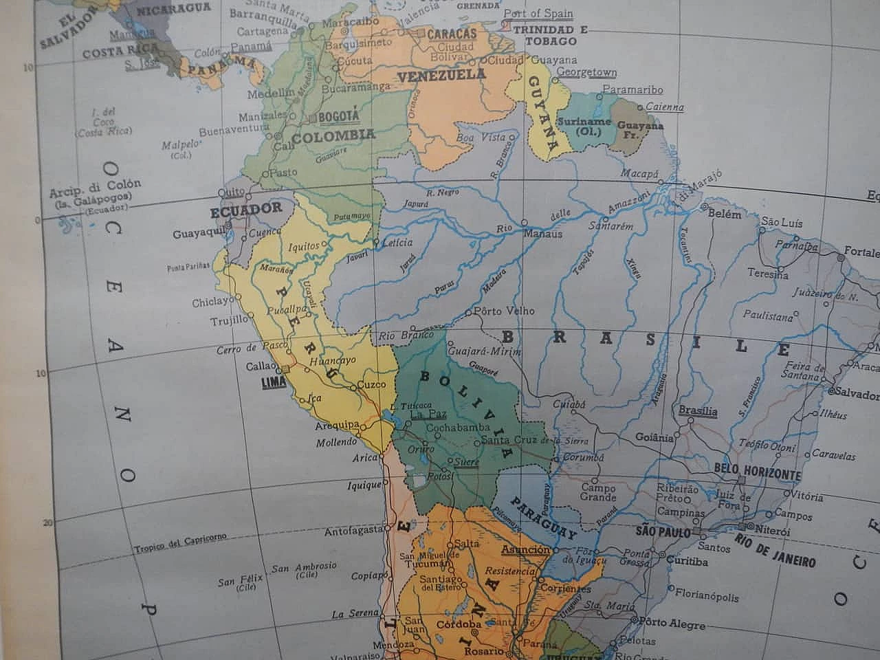 South America map by IGDA Officine Grafiche, 1970s 8