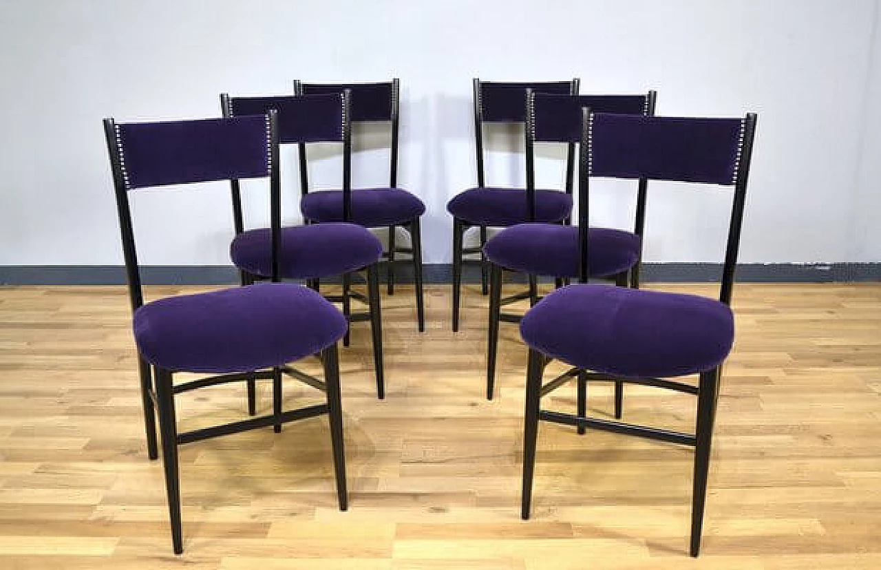 6 Dining chairs in wood and purple velvet, 1950s 1