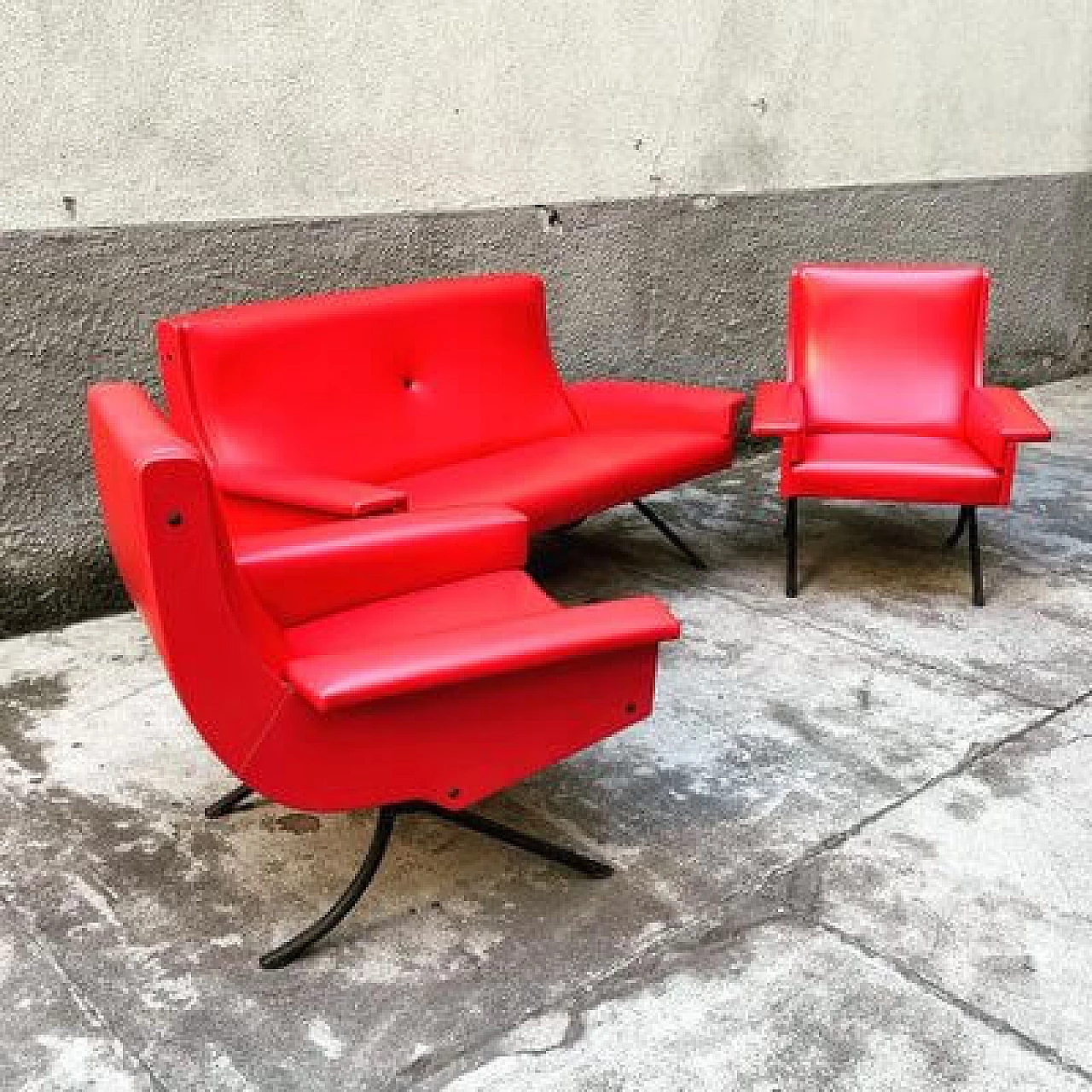 Sofa and pair of armchairs in red skai, 1960s 2