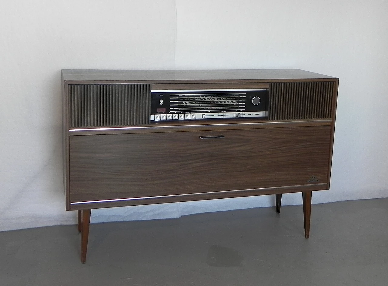 Grundig Mandello 6 turntable radio, 1970s 2