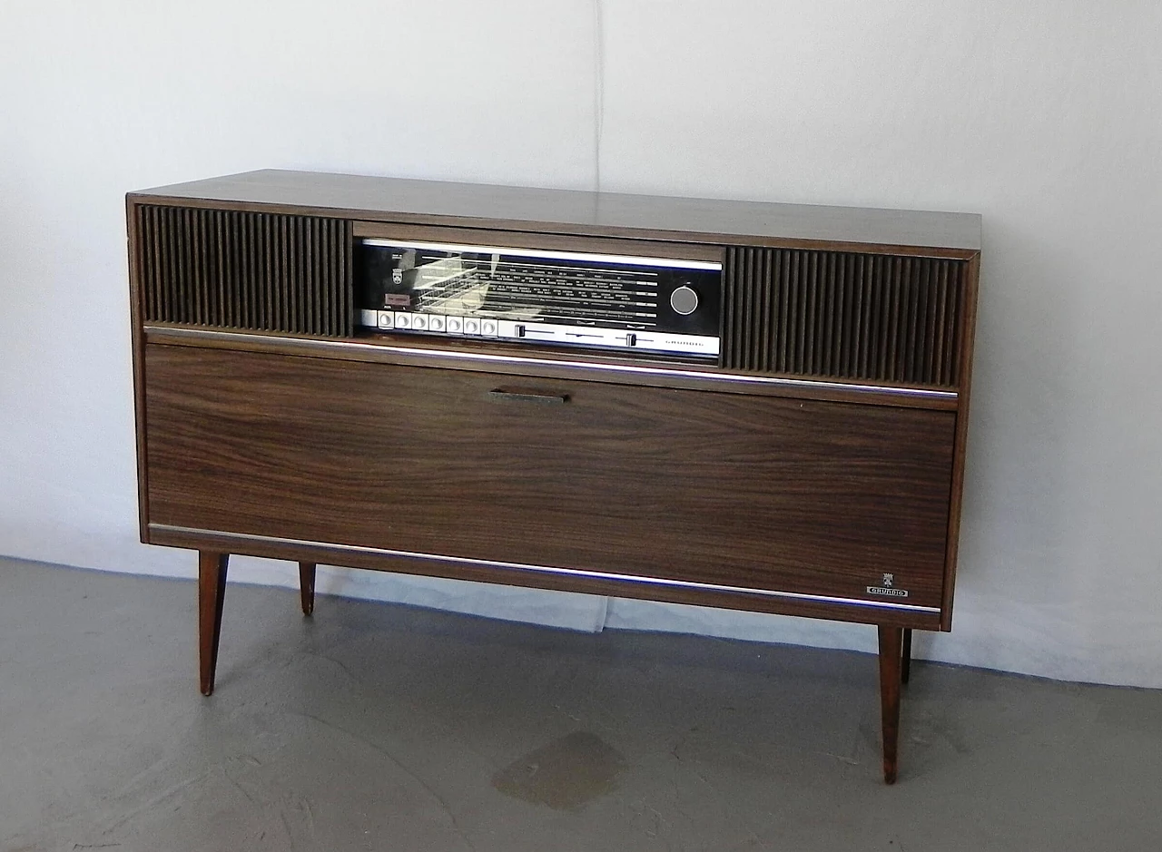 Grundig Mandello 6 turntable radio, 1970s 3