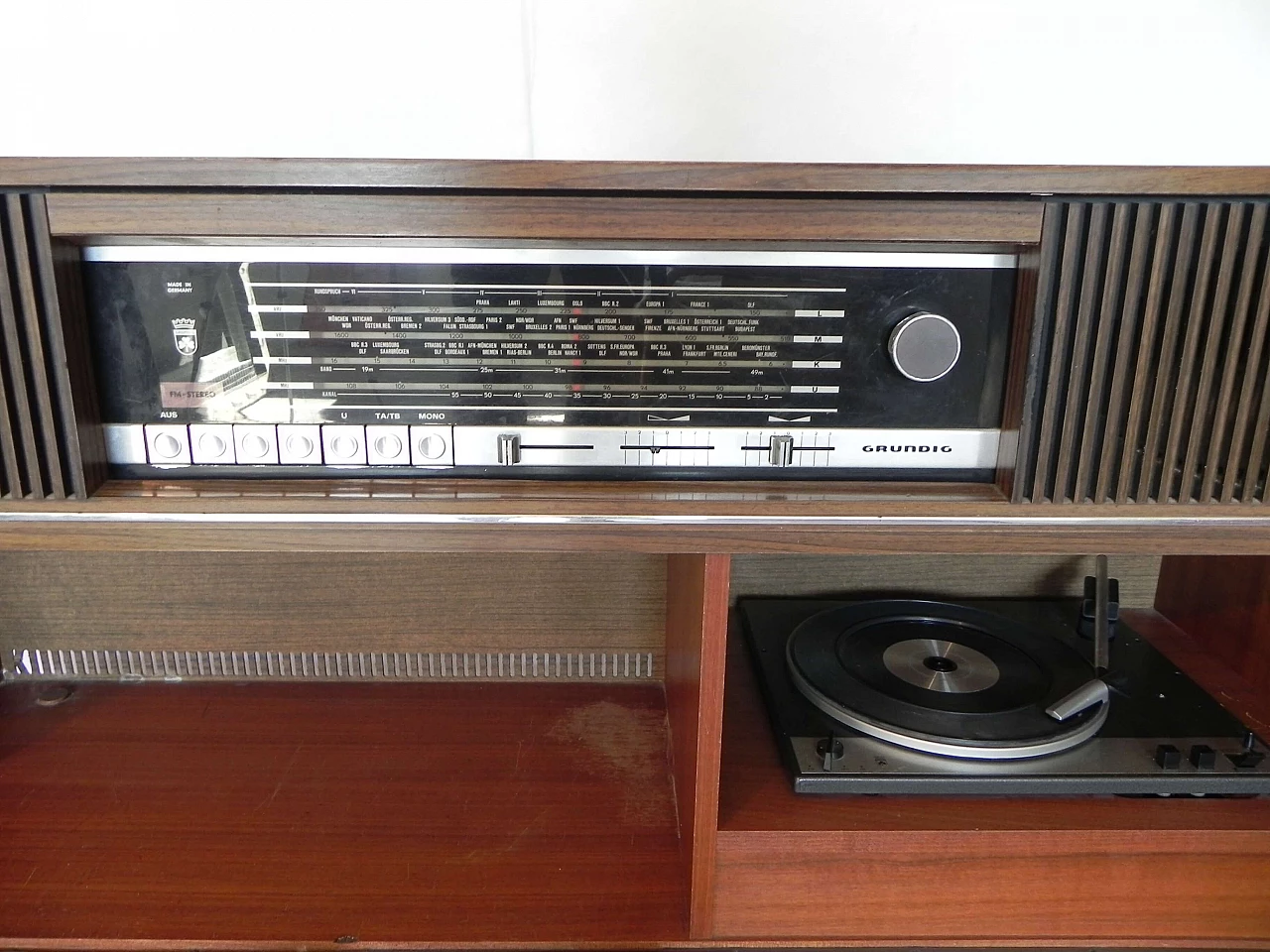 Grundig Mandello 6 turntable radio, 1970s 12