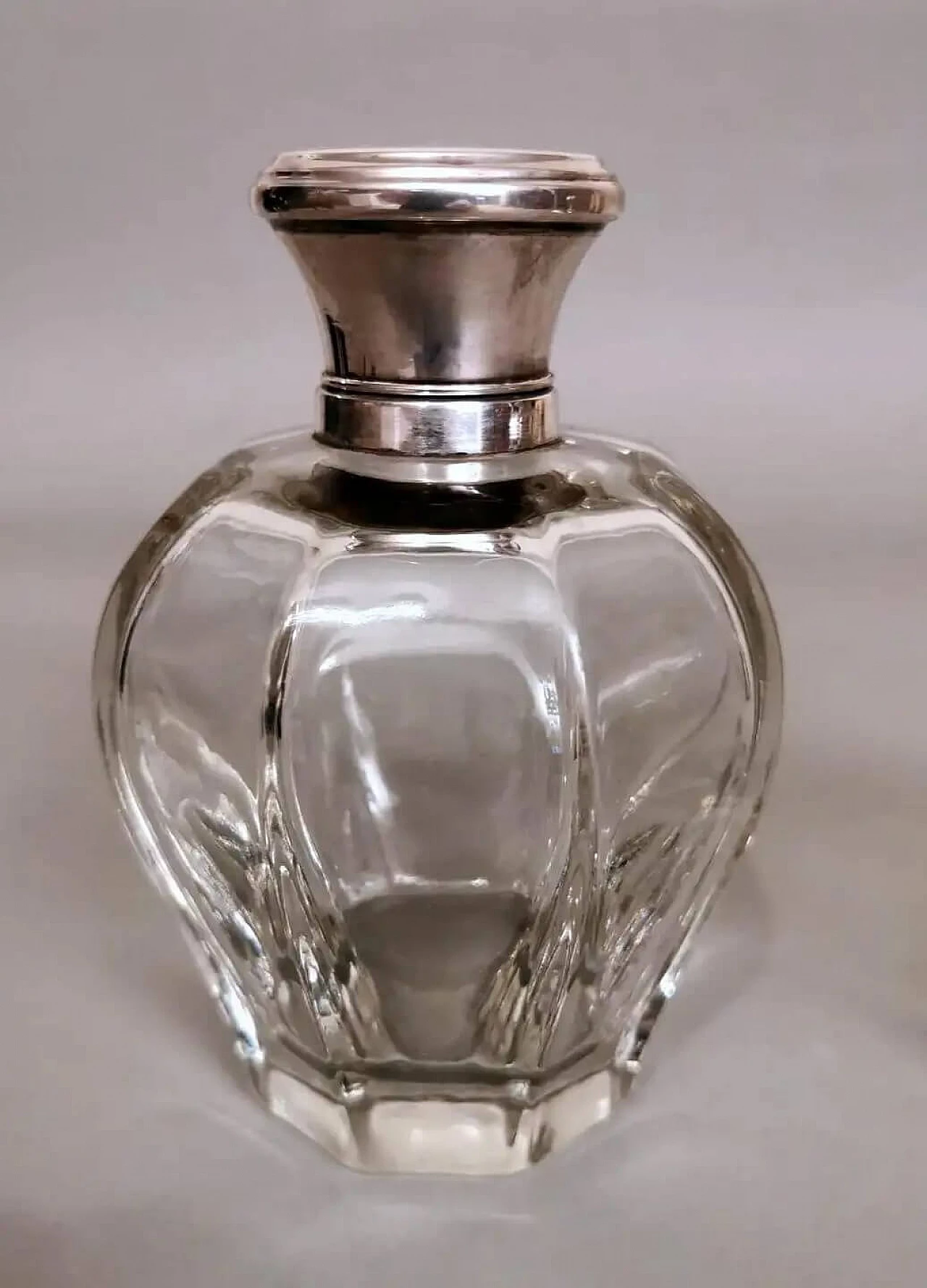 Pair of Art Deco crystal toiletry bottles and silver lids, 1930s 12