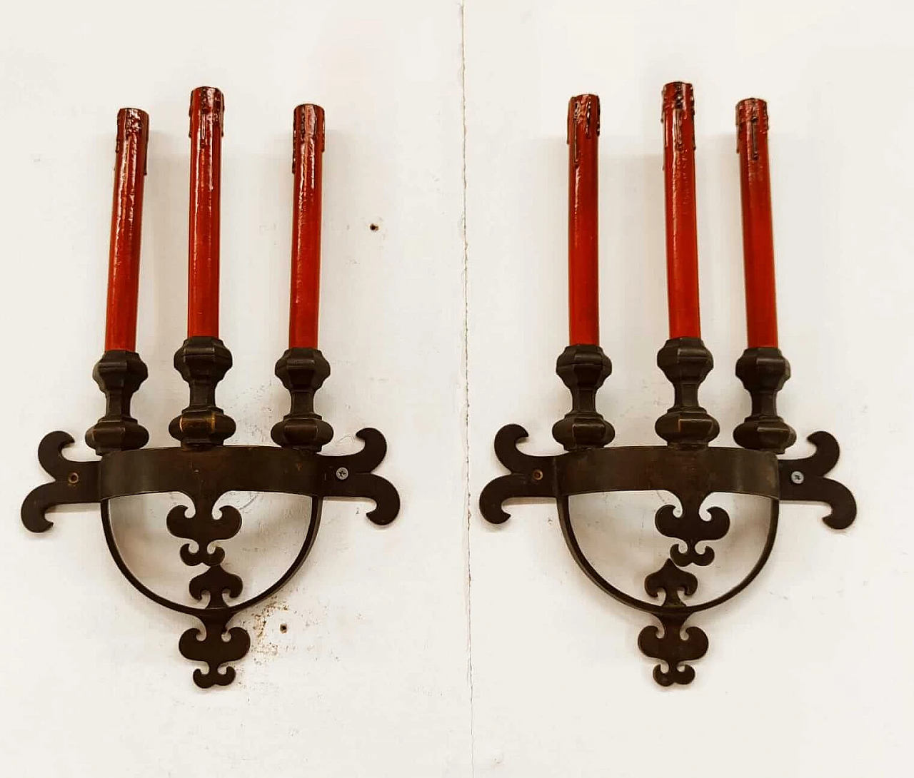 Pair of Neo Renaissance wall sconces in brass, 1940s 6