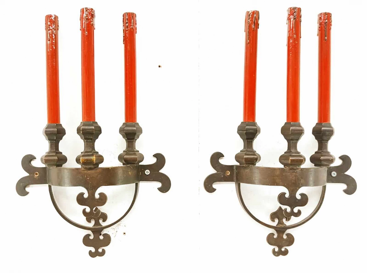 Pair of Neo Renaissance wall sconces in brass, 1940s 11