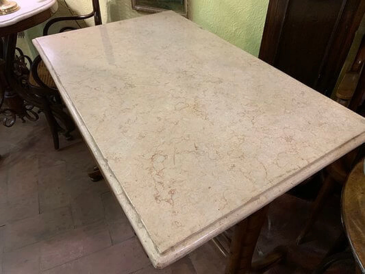 Tavolo in legno con piano in marmo di Michael Thonet, inizio '900 2