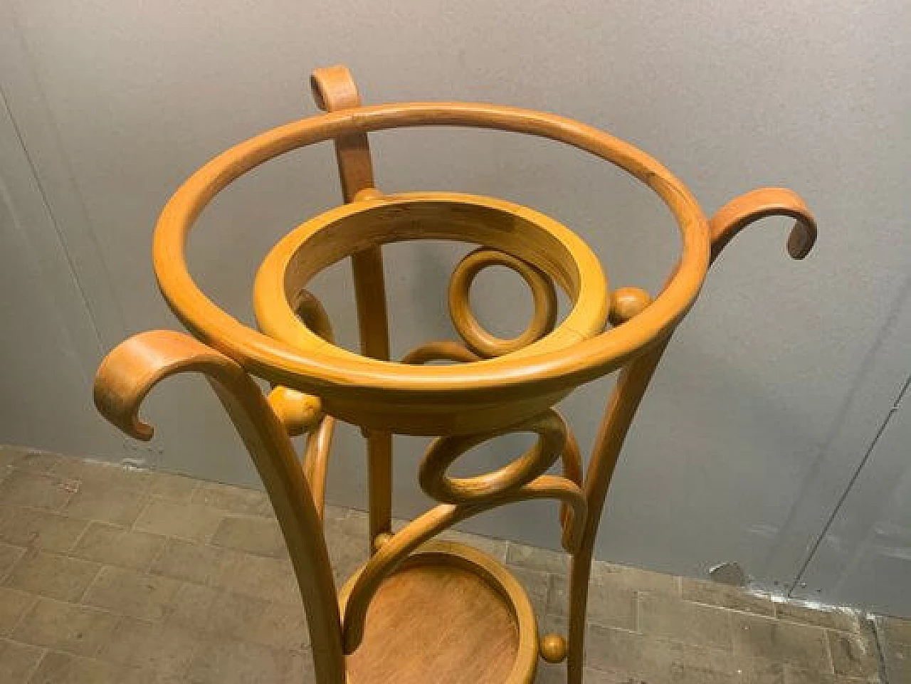 Vase holder in beech  by Michael Thonet, early 1900s 4