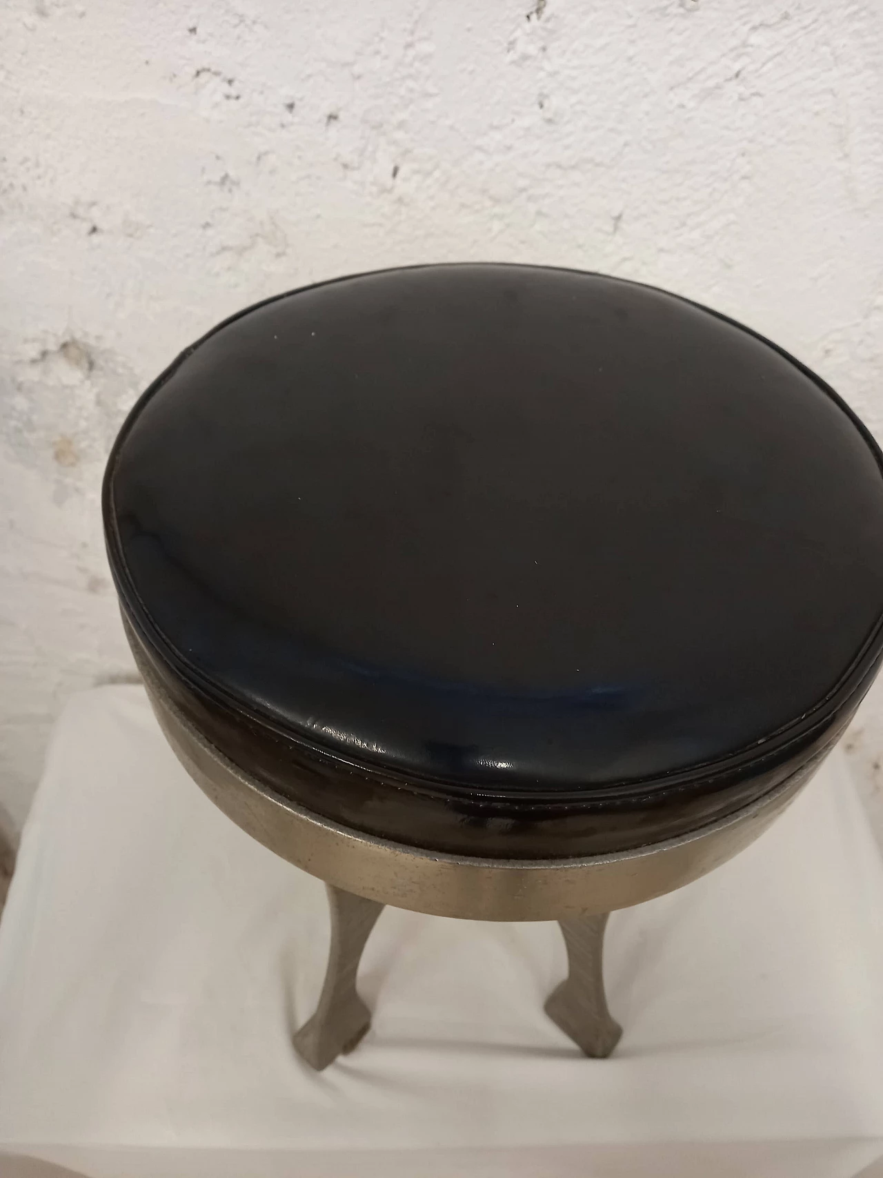 Decorative stool with seat in vinyl and cast aluminum, 1980s 3