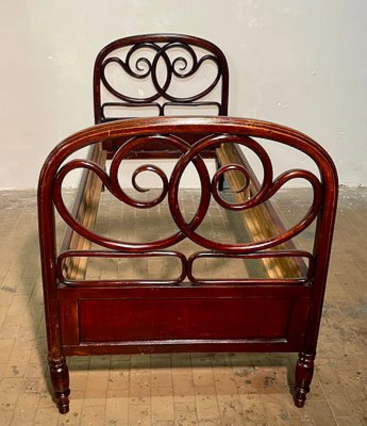 Curved beech single bed by Michael Thonet for Thonet, 1800s 9