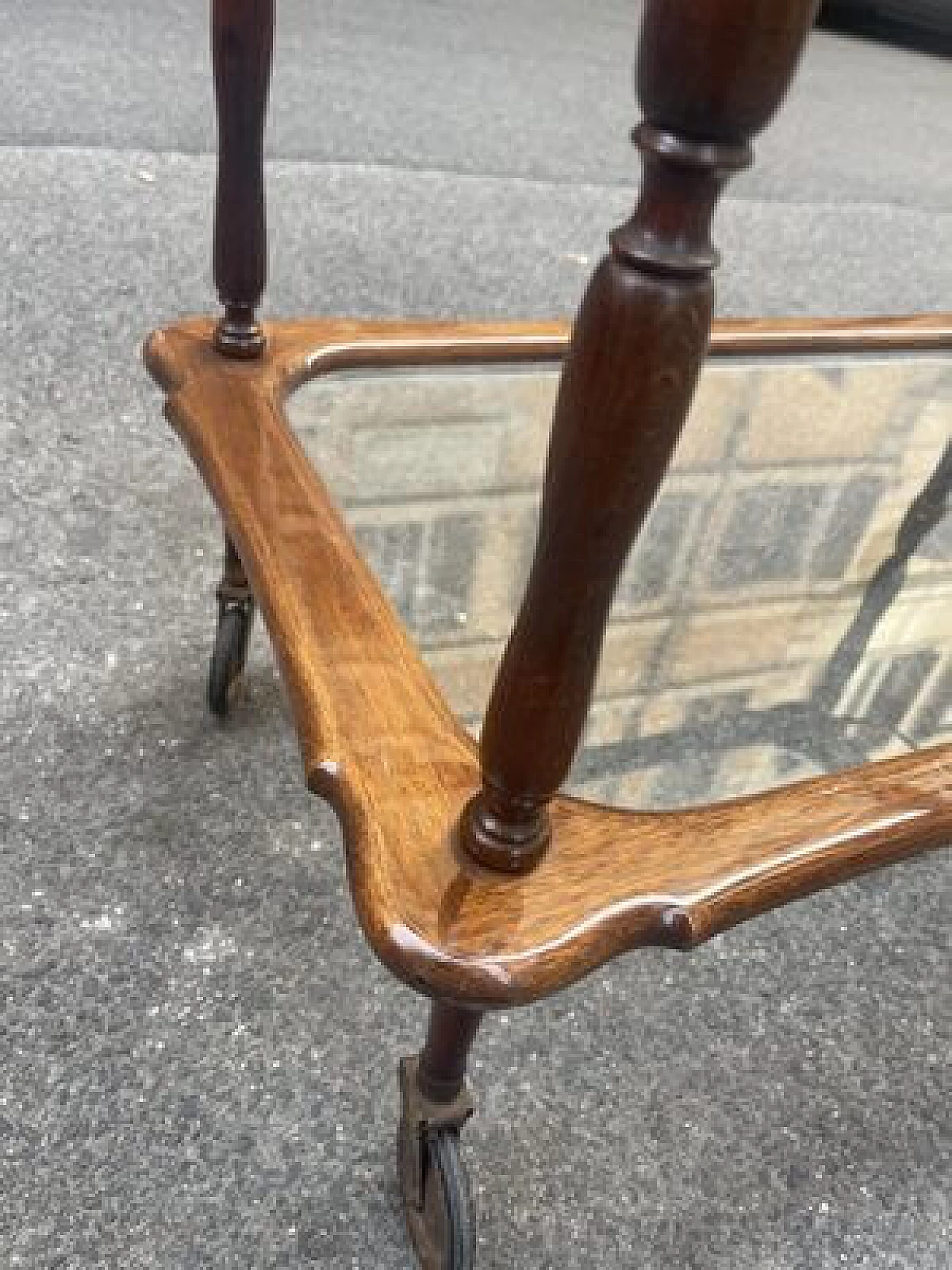 Service trolley in walnut and brass, 1960s 5