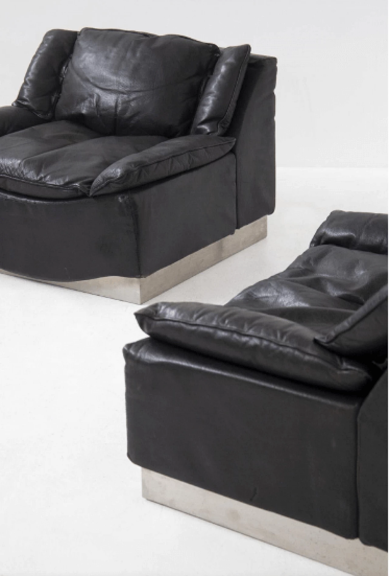 Pair of armchairs in leather and steel by Luciano Frigerio, 1960s 5
