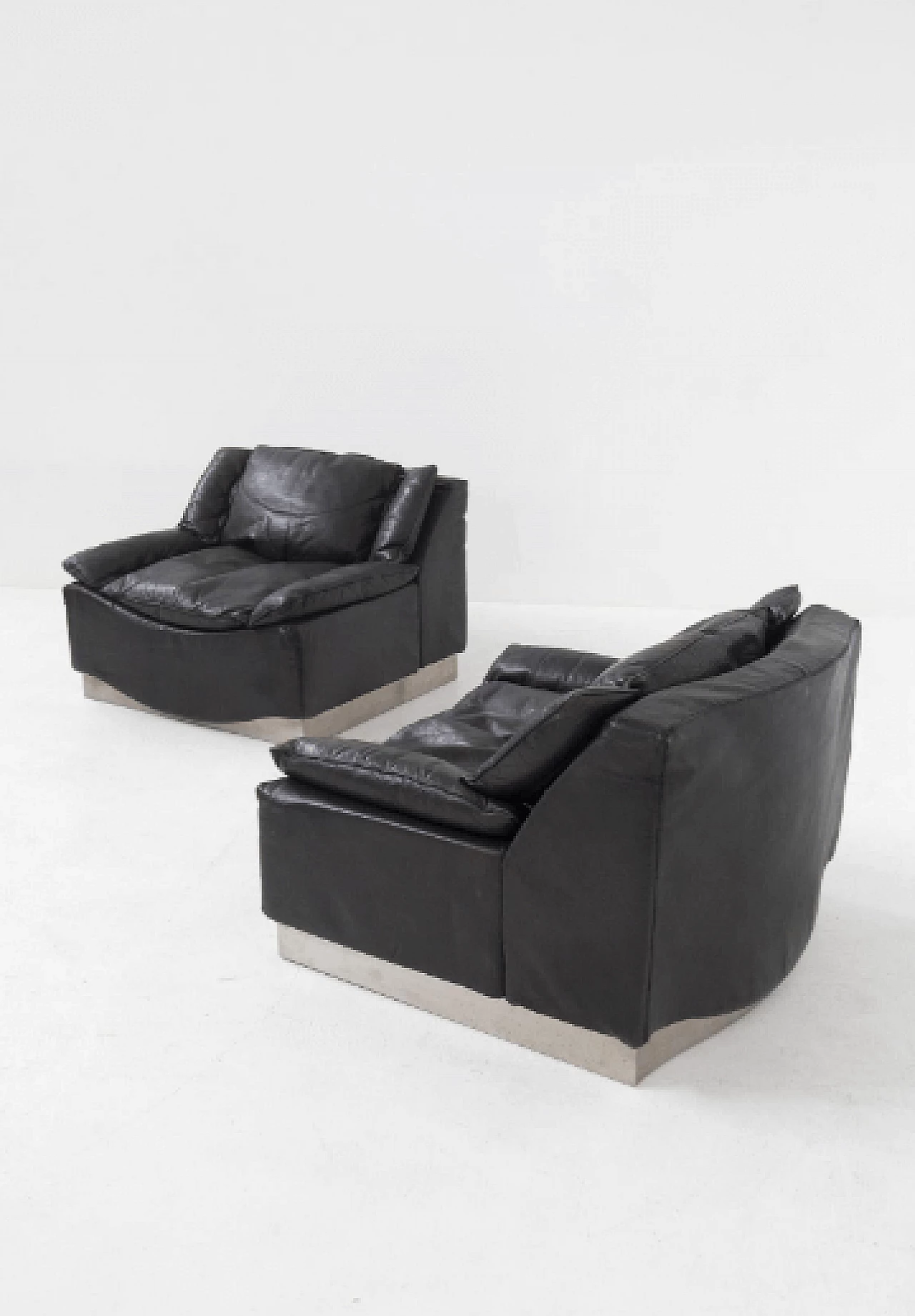 Pair of armchairs in leather and steel by Luciano Frigerio, 1960s 7