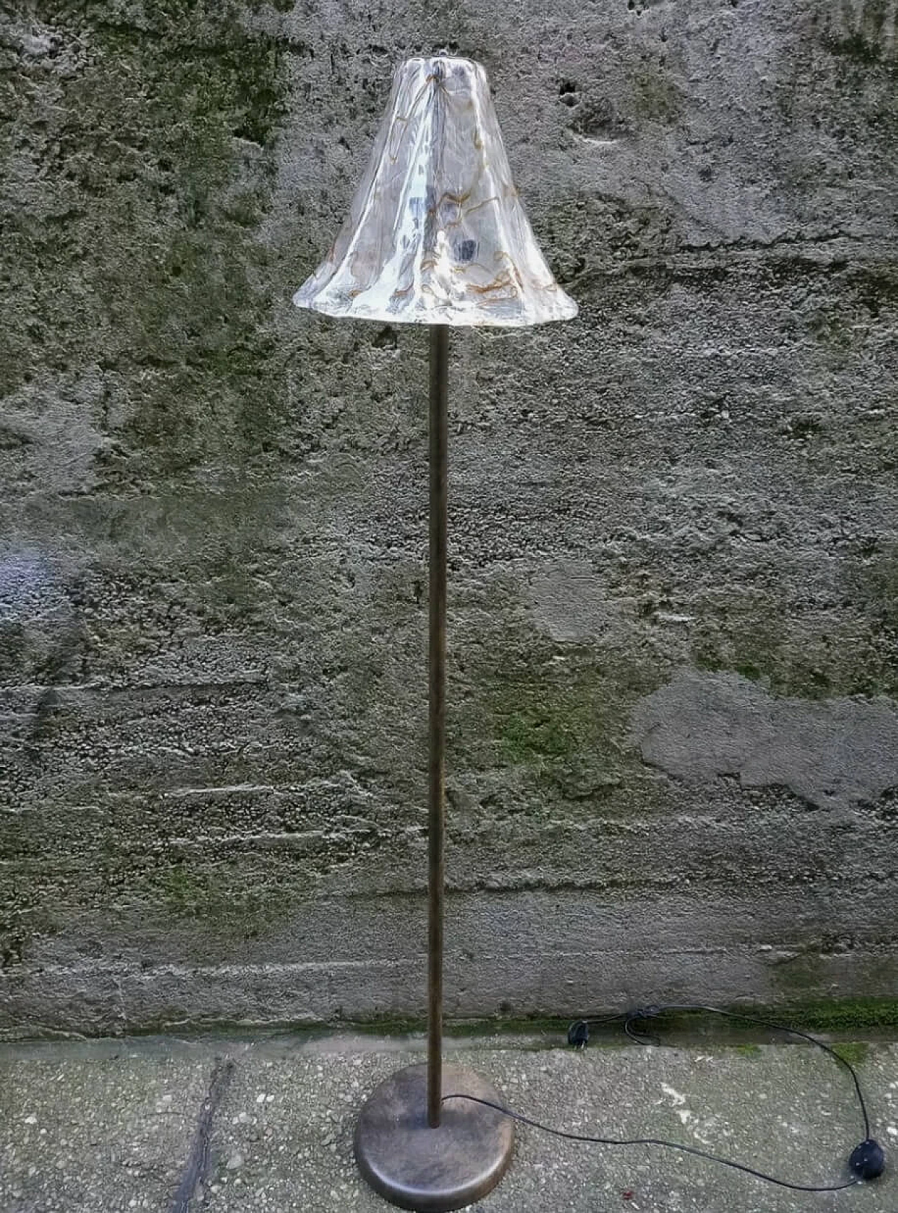 Floor lamp in glass and burnished brass, 1980s 1