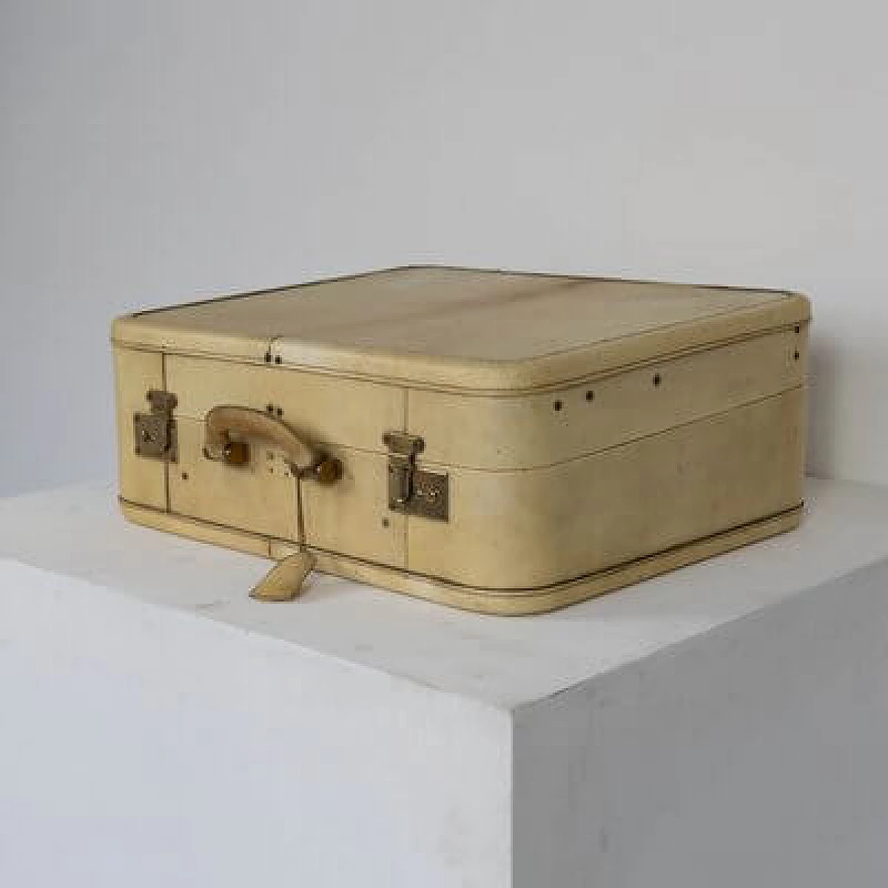 Valigia in pelle con rivestimento interno in tessuto, anni '60 1