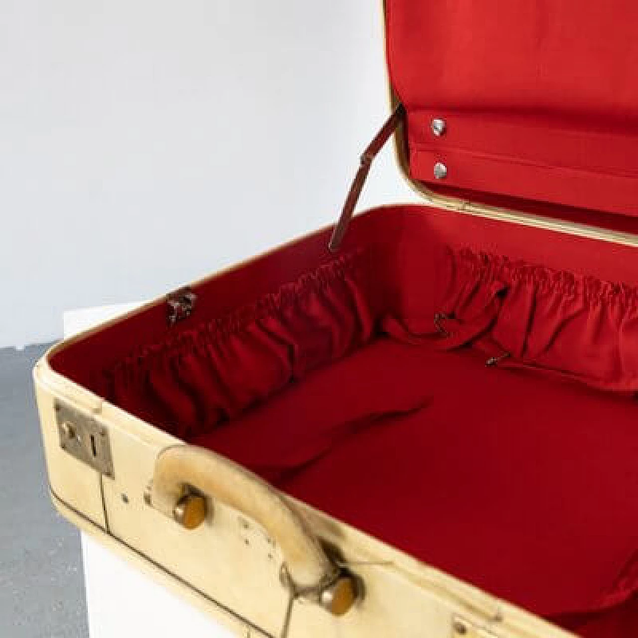 Leather suitcase with fabric lining, 1960s 2