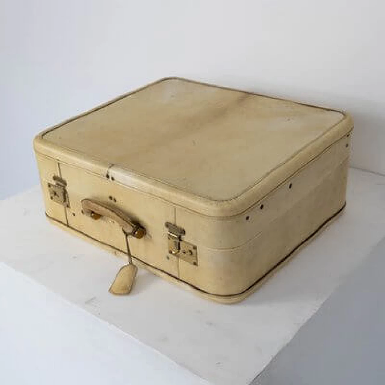 Valigia in pelle con rivestimento interno in tessuto, anni '60 5
