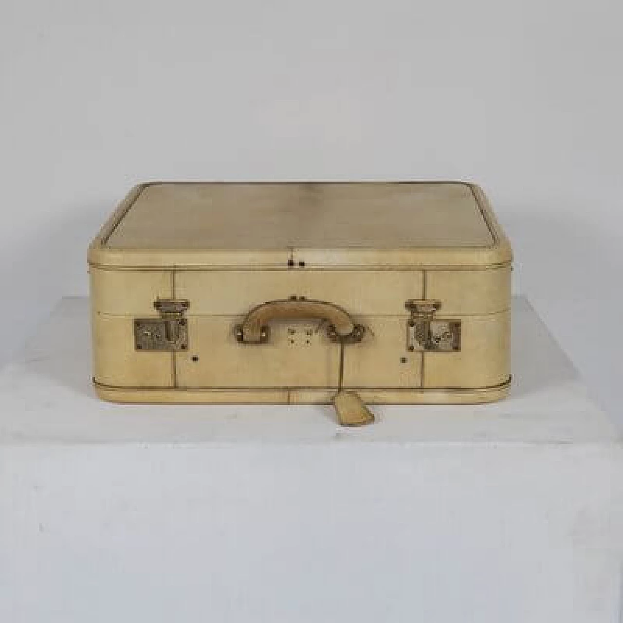 Valigia in pelle con rivestimento interno in tessuto, anni '60 7