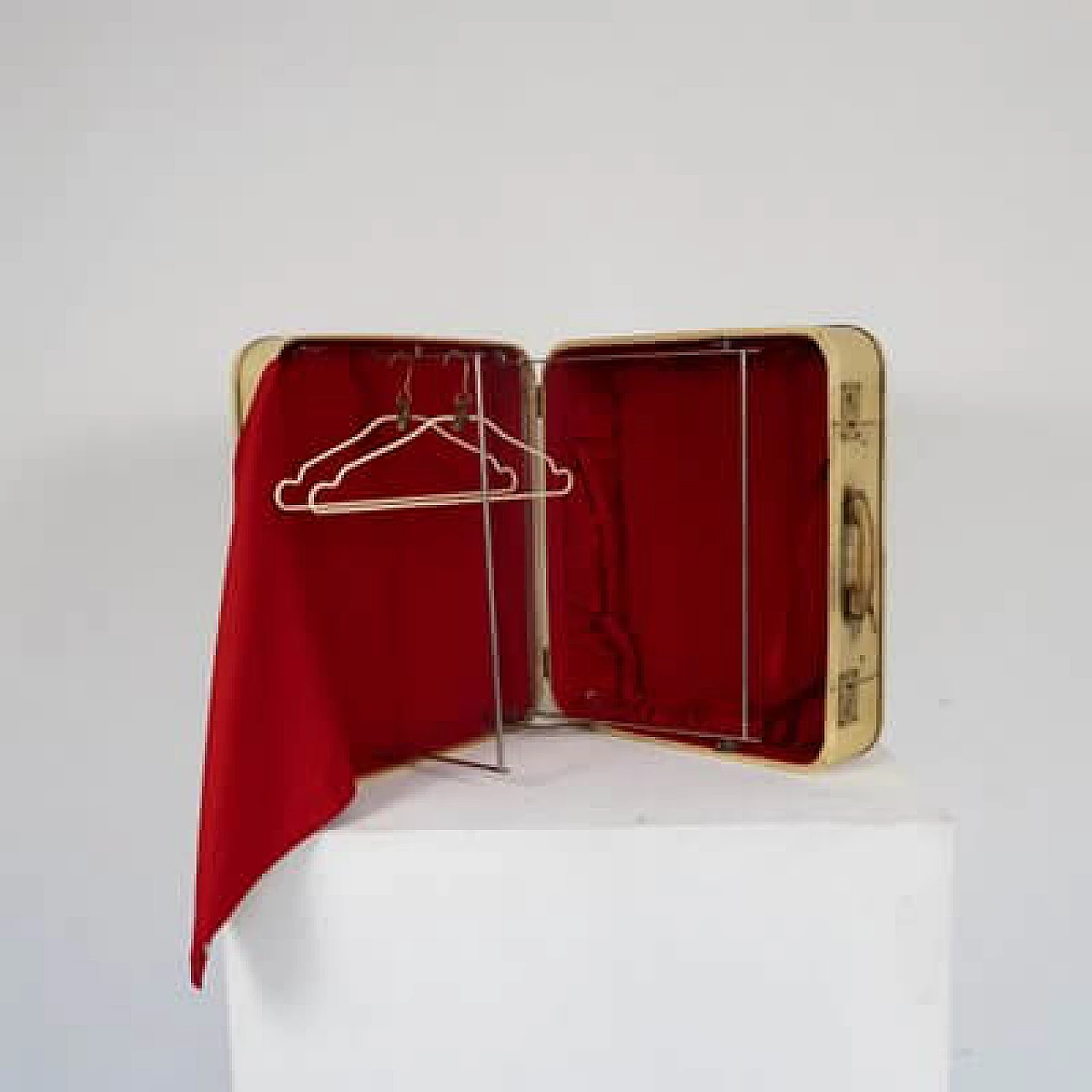 Leather suitcase with fabric lining, 1960s 9