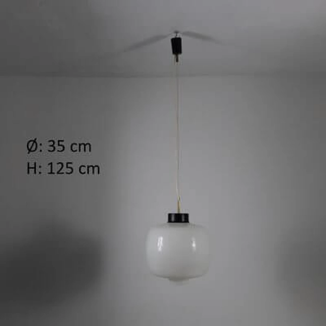 Lampadario in ottone, metallo e vetro opalino, anni '50 1