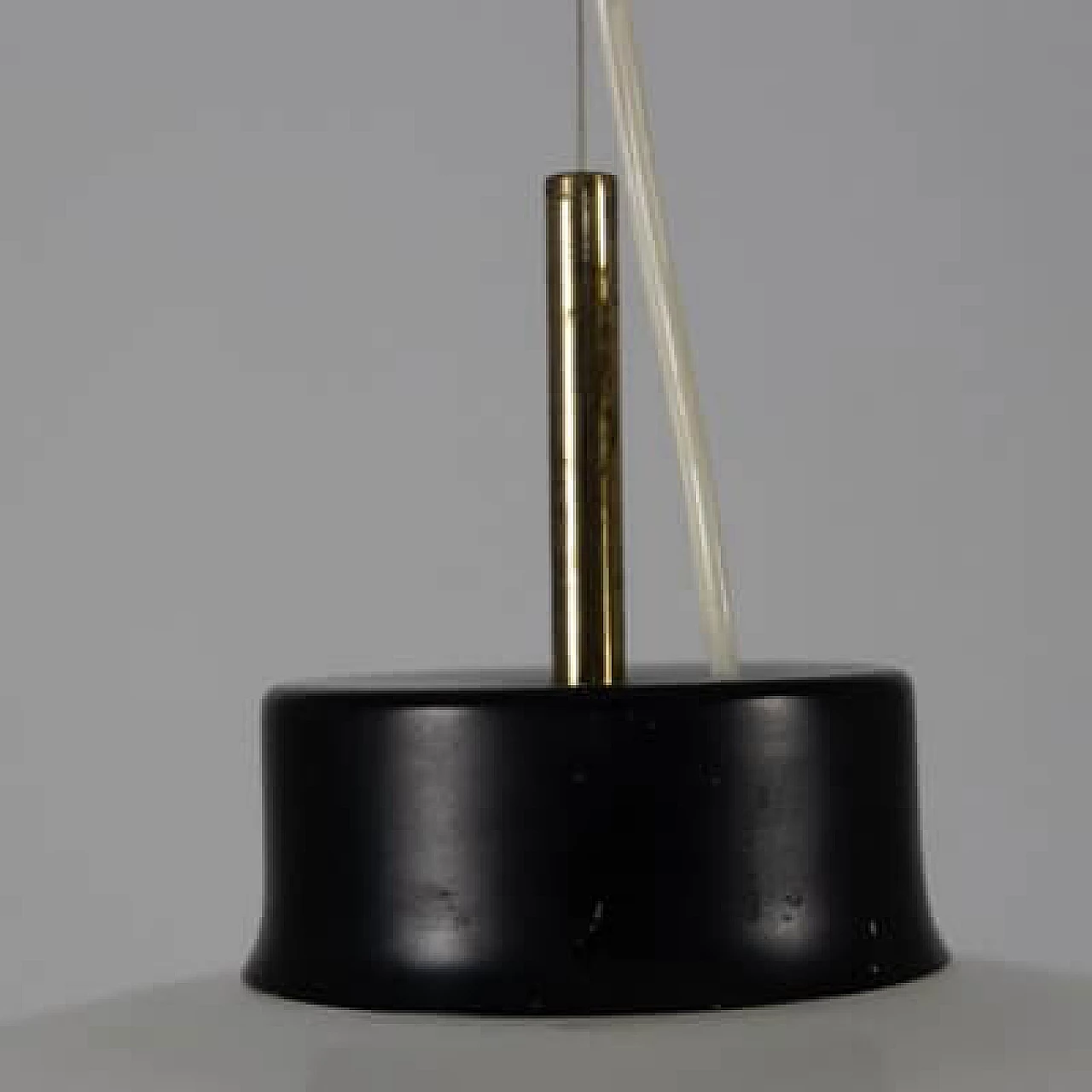 Lampadario in ottone, metallo e vetro opalino, anni '50 2