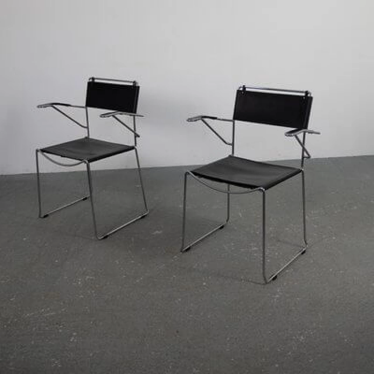 Coppia di sedie impilabili in similpelle e pelle, anni '70 3
