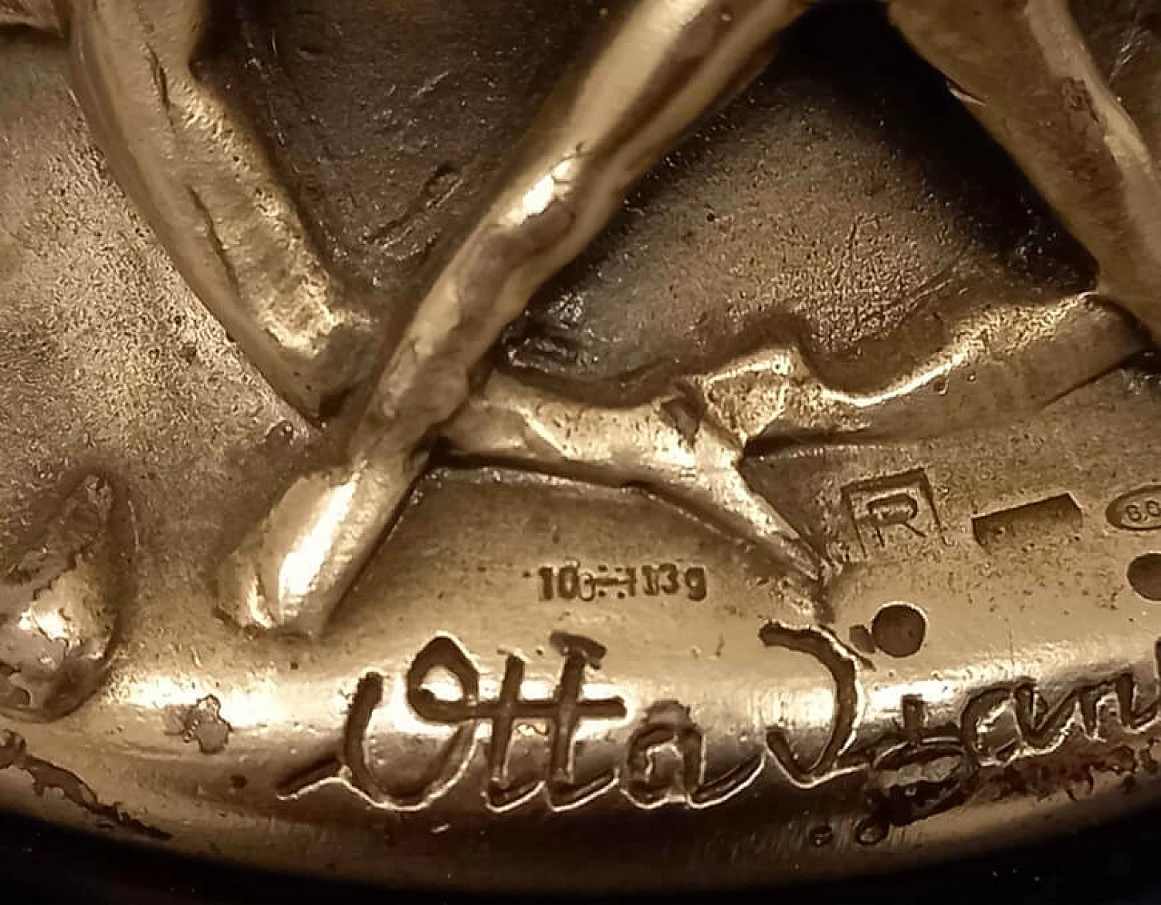 Lampada da tavolo con scultura argento di Ottaviani 7