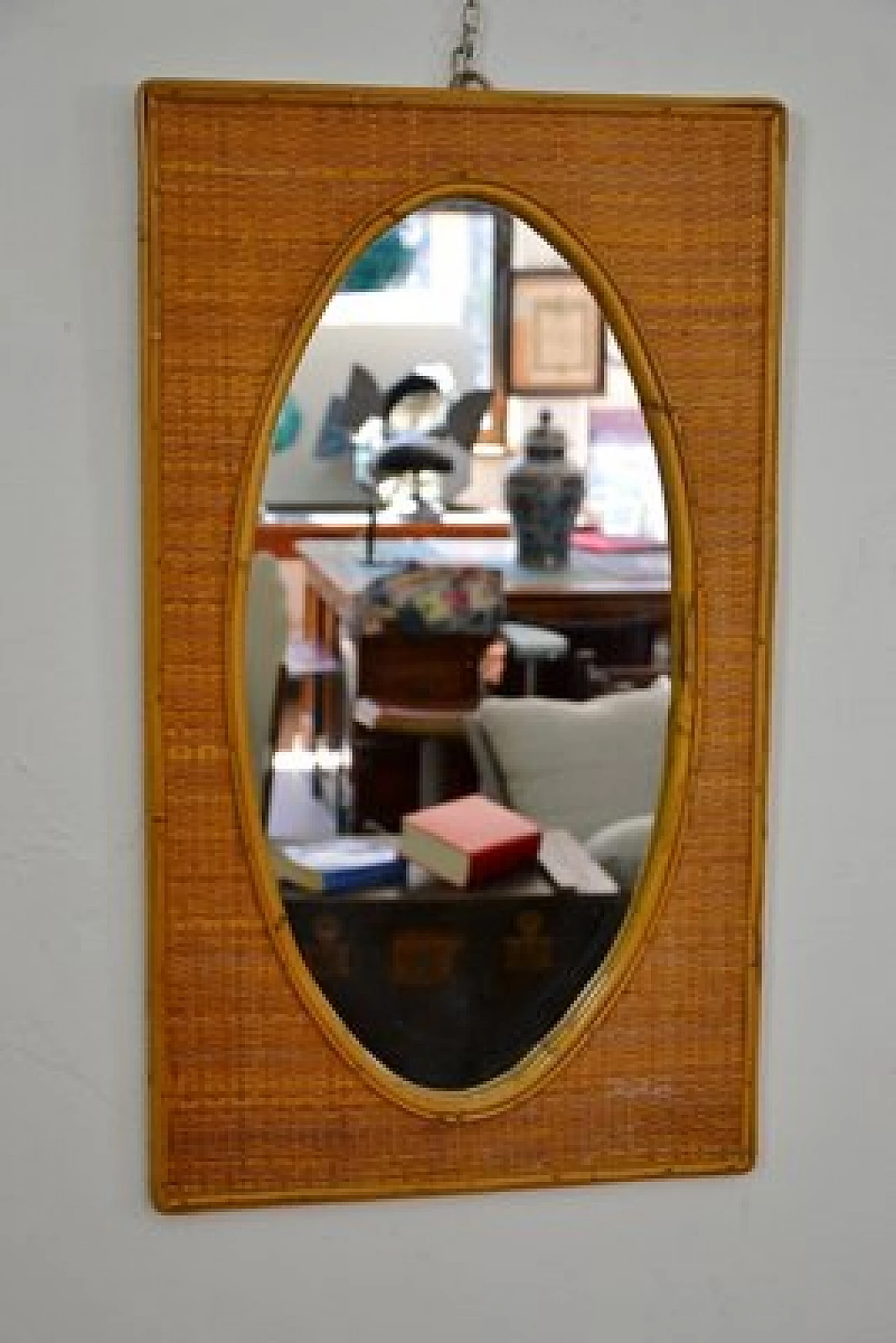 Specchio ovale con cornice in vimini, anni '70 1