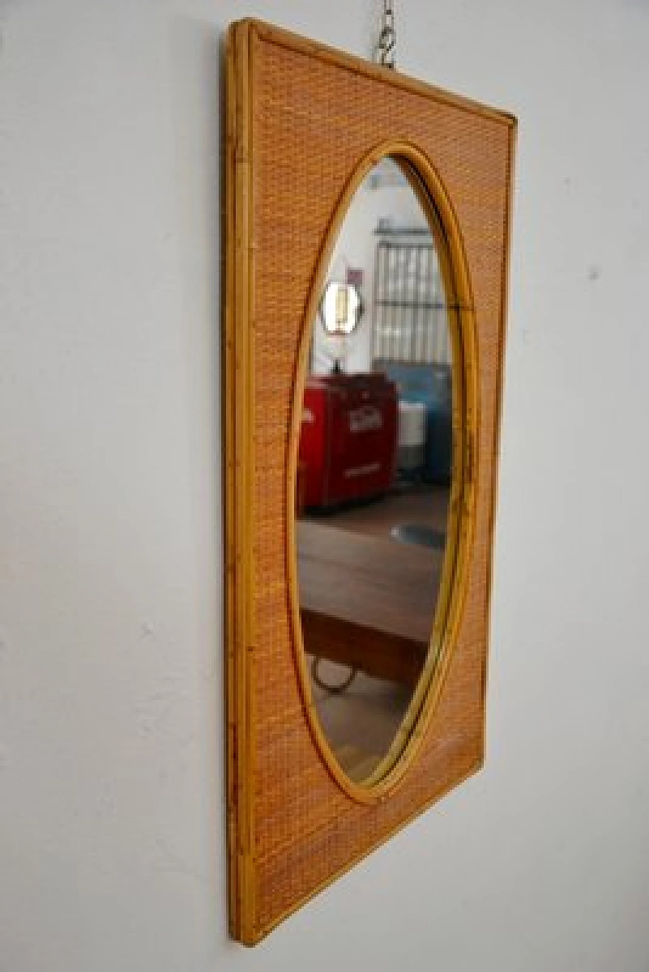 Specchio ovale con cornice in vimini, anni '70 2
