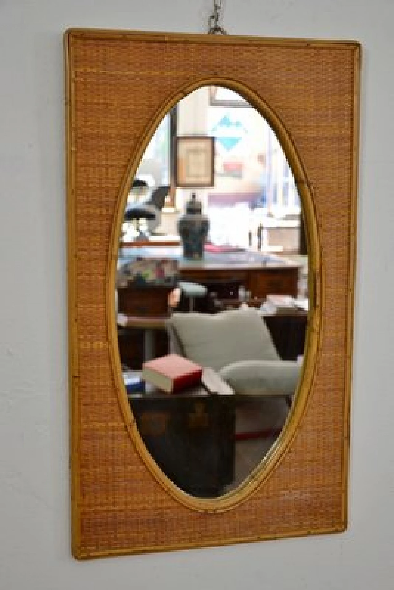 Specchio ovale con cornice in vimini, anni '70 3