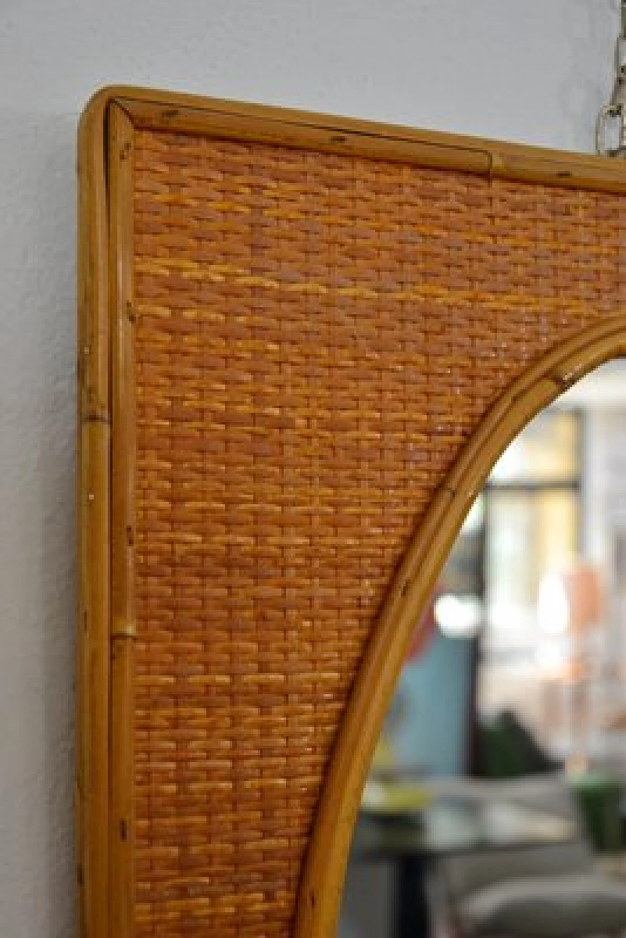 Specchio ovale con cornice in vimini, anni '70 4