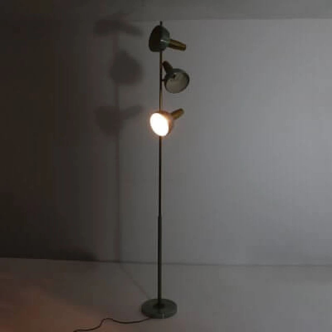 Painted aluminium floor lamp by Oscar Torlasco, 1960s 32