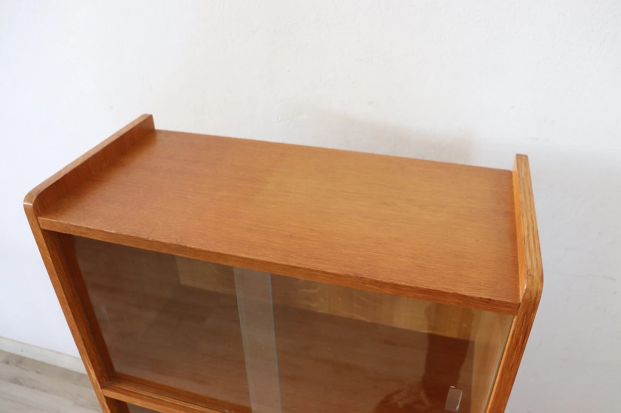 Piccola libreria in legno con ante scorrevoli, anni ’80 3